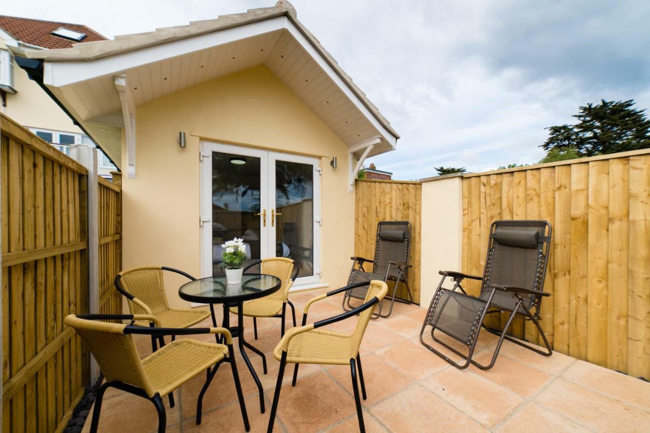 Sea Breeze Apartment Poole Luaran gambar